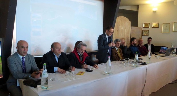 Il tavolo dei relatori di Piceno 360 gradi all'Alberghiero
