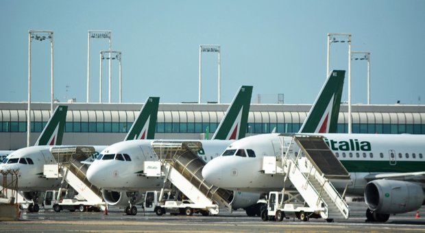Fiumicino, ecco i voli che ripartono: ripreso l'Alitalia Roma-New York, da domani la Sardegna