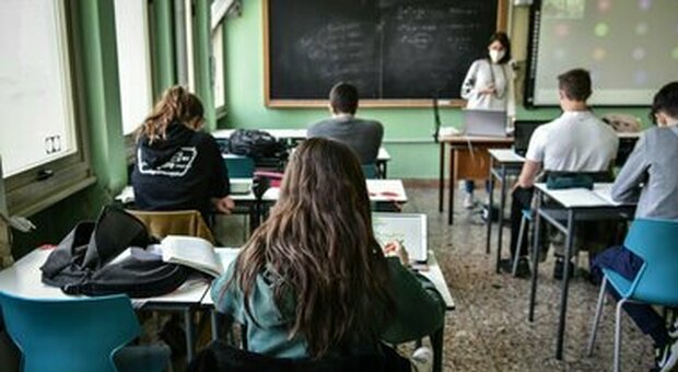 Congresso Cisl scuola, 3 miliardi per la Campania; Colonna: «Spenderli per ridurre divario col Nord»