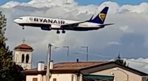 Volo Ryanair sfiora le case a Treviso