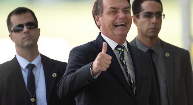 Coronavirus, Facebook e Instagram cancellano la video-passeggiata di Bolsonaro