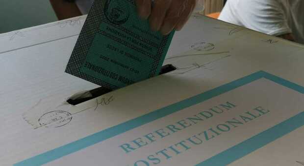Si vota anche per i sindaci: le sfide in 49 Comuni pugliesi