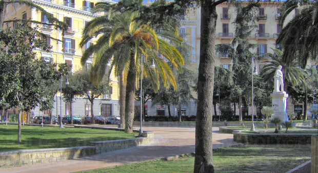 Napoli, Sole365 adotta i giardini di piazza Mercadante al Corso
