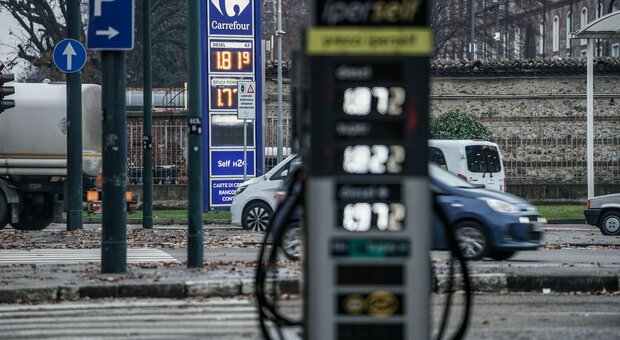 Impennata dei prezzi di gasolio e benzina: in autostrada verso i 2,5 euro al litro
