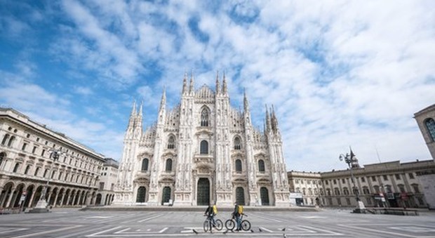 Coronavirus a Milano, Sala e Fontana in Duomo deserto per la messa della Palme