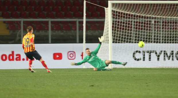Lecce-Vicenza 2-1: Listkowski e Coda regalano la vetta della classifica ai giallorossi