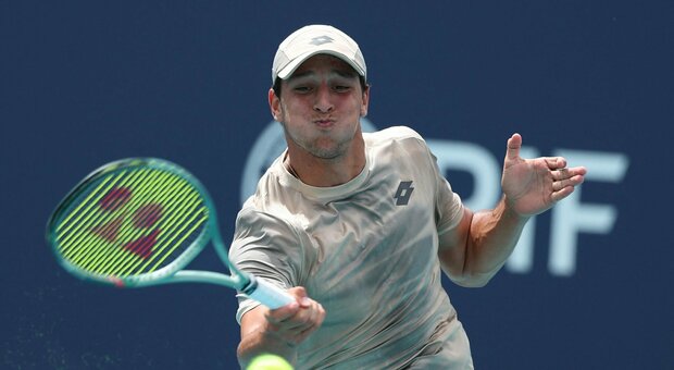 Darderi, impresa agli ATP di Houston: battuto Cerundolo 6-4, 2-6, 7-6. L'azzuro vola ai quarti di finale