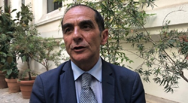 Stefano Bronzini, il rettore dell'Università di Bari si aumenta lo stipendio (da quasi 72mila euro) del 128%: «Tutti dovrebbero farlo»
