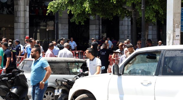 Attentato a Tunisi, la free lance italiana: «Dopo i boati è stato l'inferno, scappavano tutti»