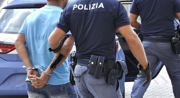 Roma, assalto ad un appartamento: la polizia arresta i tre ladri. I condomini ringraziano gli agenti
