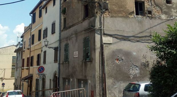Palazzo in rovina nel centro storico di Frosinone