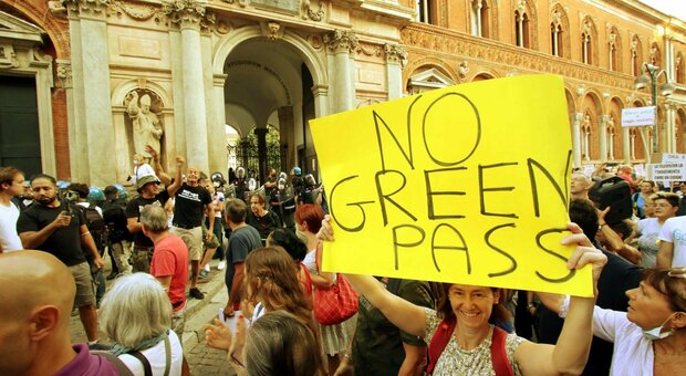 No Green Pass, ristoratore multato di 2400 euro