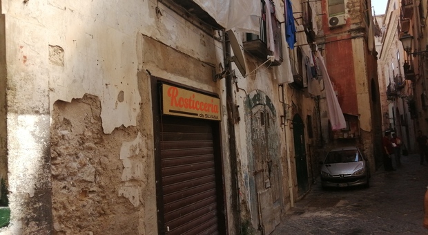 Uno dei luoghi del set nel cuore antico di Salerno