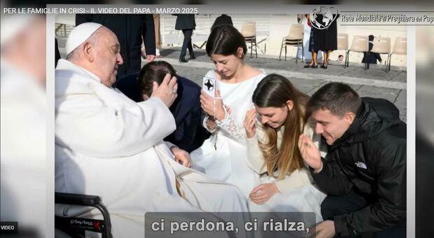 https://statics.cedscdn.it/photos/MED/41/05/8694105_04175541_papa_francesco_video.jpg