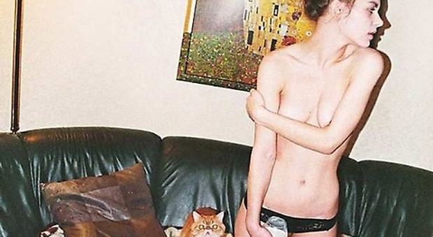 Lo scandalo sessuale scuote il governo: la giovane ministra Anastasia è nuda - Guarda