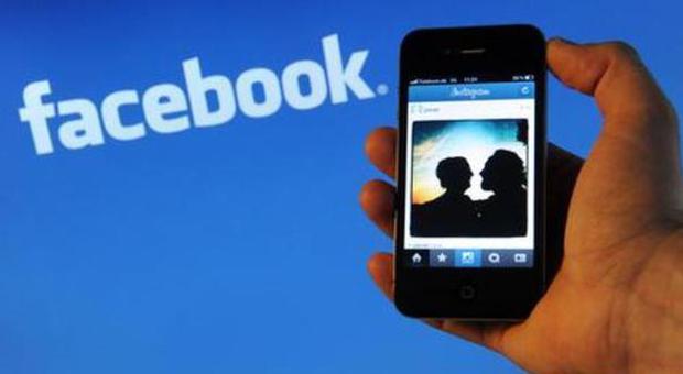 Facebook segna un nuovo record: un miliardo di iscritti sul mobile, 200 milioni su messenger