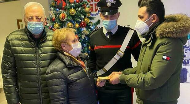 Trova 1300 euro, tunisino li porta dai carabinieri per restituirli ai proprietari: «Era il mio dovere»