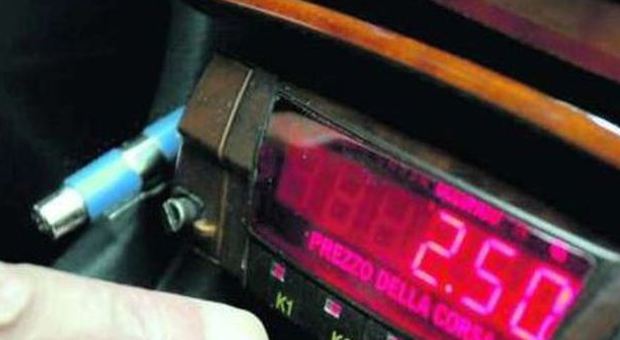 Taxi, il Tar annulla l’obbligo di scontrino: cancellata norma del regolamento capitolino