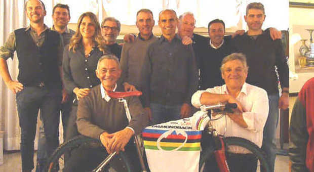 Il gruppo con il patron del team Dbr Claudio Brusi e Hubert Pallhuber