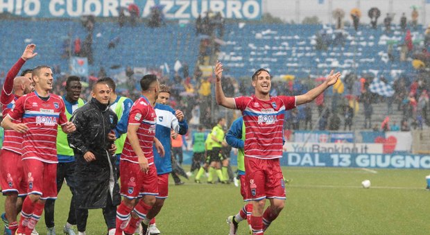Calcio serie B, Pescara vicina alla finale playoff per la serie A: Novara e l'ex Baroni sconfitti 2-0