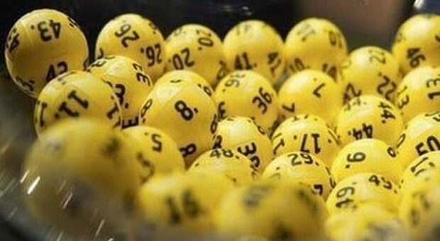 Lotto, la 'febbre' scudetto batte la scaramanzia: a Napoli boom di giocate sui numeri di maglia di Osimhen e Kvaratskhelia