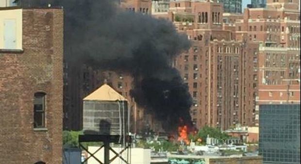 New York, incendio su un terrazzo a Chelsea: nube nera su Manhattan