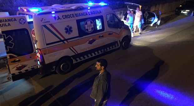 Auto "impazzita" a Coppito: duplice incidente, quattro feriti