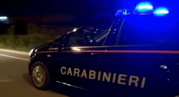 Si presenta ubriaca dai carabinieri: «Mi ha violentata al parco giochi»