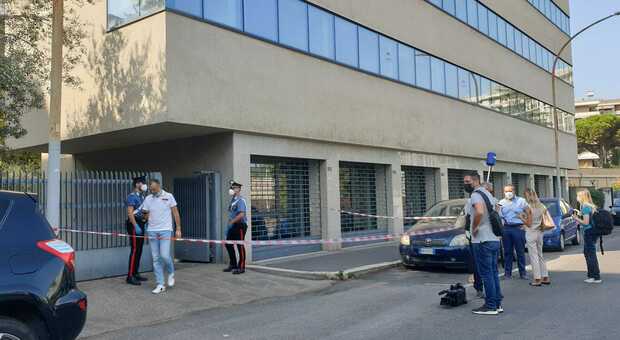 Roma, ladro ucciso da un carabiniere durante un furto all'Eur: caccia al complice