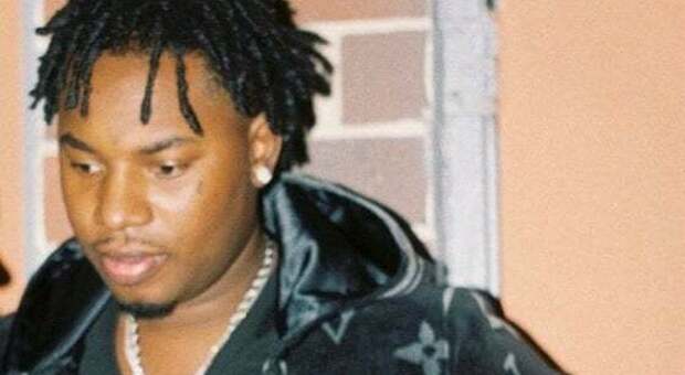Il rapper statunitense Lil Marlo ucciso a colpi di pistola mentre era in auto. «Un agguato»