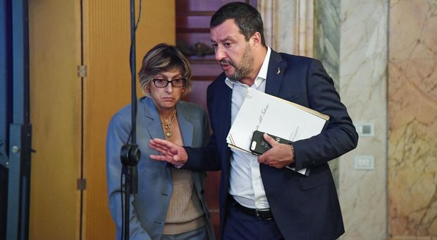 Scontro sulla giustizia. E Salvini: «Se mi stufo la parola agli italiani»