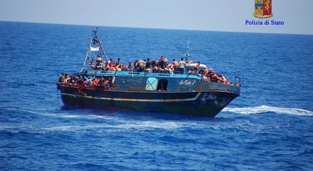 Migranti, sos da un barcone con 200 a bordo al largo di Creta