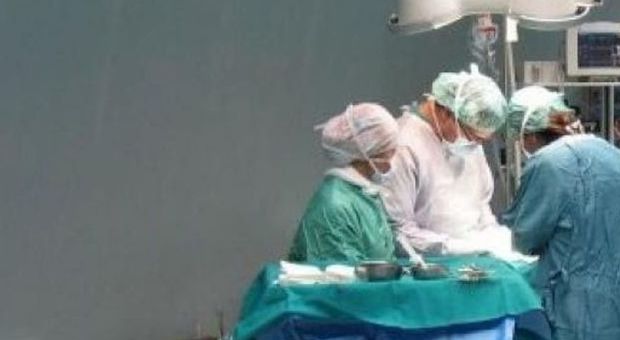 Bambino decapitato durante il parto: gli infermieri tirano troppo forte, la testa resta nell'utero