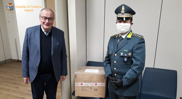Coronavirus a Napoli, donate al Cotugno 10mila mascherine sequestrate agli speculatori