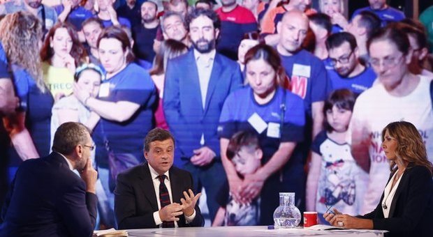 Whirlpool, Calenda accusa Di Maio in tv: «Ha mentito al Paese e agli operai»