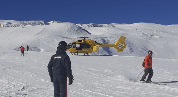 Raffica di incidenti in pista: schianto fra sciatori, grave una 50enne trevigiana