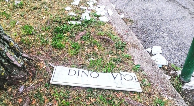 Distrutta la targa di piazzale Dino Viola a Trigoria, ma non è stato un atto vandalico