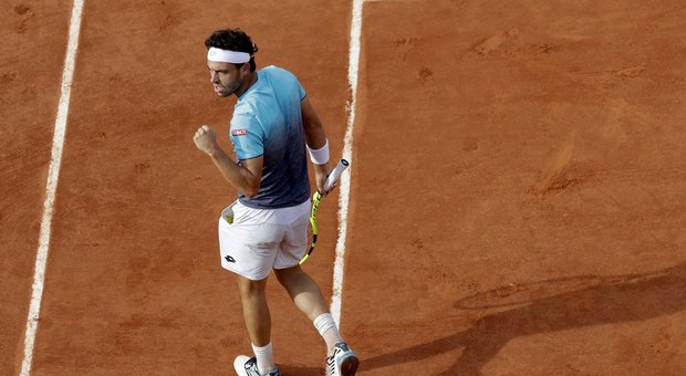Roland Garros, super Cecchinato: batte Goffin e vola ai quarti