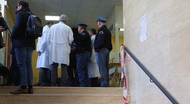 Far West nell'ospedale dei Pellegrini a Napoli, arrestati i tre pistoleri: è la faida della Pignasecca