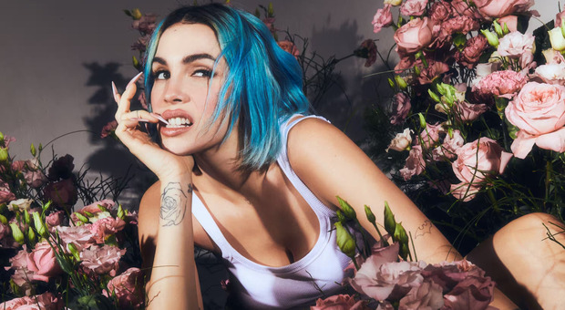 Rose Villain vittima di deepfake: «Le foto nuda? Mi sento sessualizzata tutti i giorni. Amo le gonne corte, ma sul palco preferisco il pigiama»