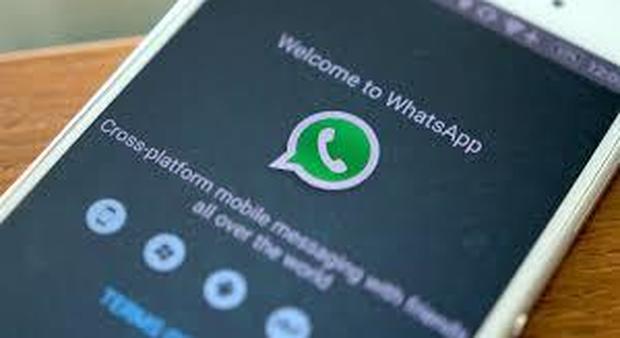 «Occhio alla truffa su WhatsApp» La polizia: non aprite quel link