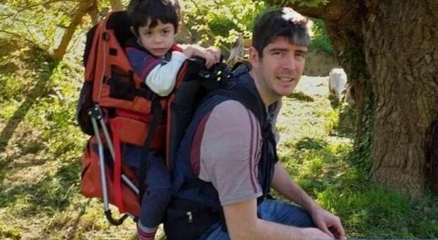 Tiziano, il papà del piccolo ucciso dall’alluvione: «Una fattoria didattica per bimbi speciali, voglio crearla in memoria di Mattia»
