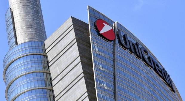 Unicredit sotto attacco hacker, violati i dati di 400 mila clienti: «Ma i conti non sono a rischio»