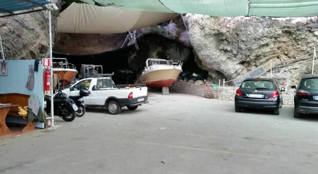 La grotta dell'Annunziata trasformata in un parcheggio