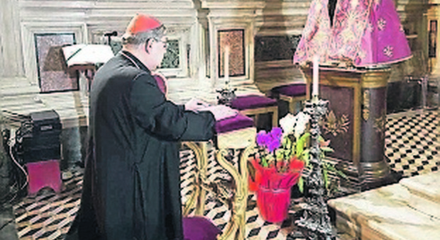 Napoli, la preghiera del cardinale Sepe contro il virus: «È malefico e mortale »