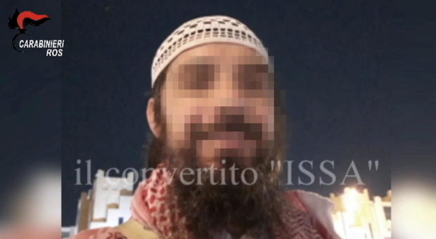 Milano, propaganda dello Stato Islamico sui social: arrestato 30enne italiano