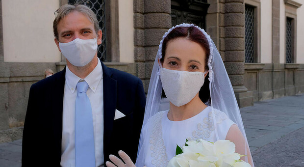 Matrimoni e battesimi vietati in Campania, ricorso al Tar: «Il divieto va cancellato»