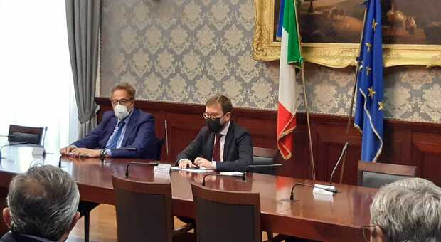 Vertenza Whirlpool Napoli, il ministro Provenzano e il prefetto Valentini incontrano i sindacati
