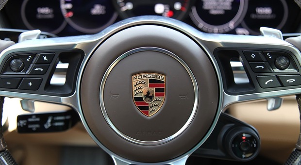 Jaguar, Porsche e Mercedes a prezzi stracciati - Foto di Faruk Akçam da Pixabay