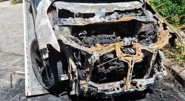 Avellino città dei roghi: bruciata l'auto di Iacovacci davanti alla sua casa